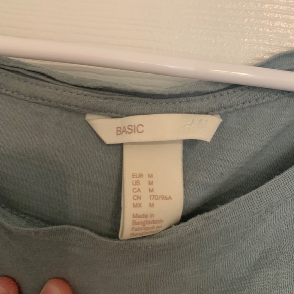 H&M basic Tshirt - Picture 2 of 2